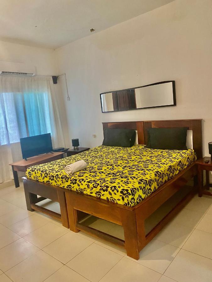 Queen Zee Garden Apartments Kololi Exterior photo